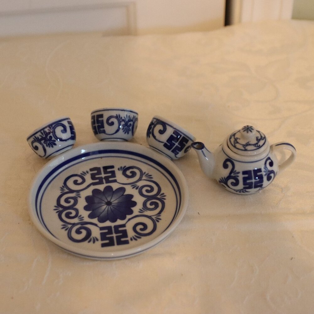 Vintage Mini Blue and White Tea set Mini Teapot, 3 Cups and Plate